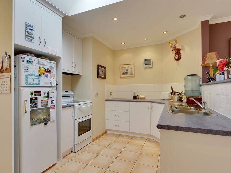 6 Sonnat Drive, Kingston TAS 7050