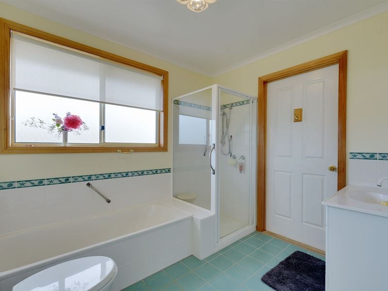 6 Sonnat Drive, Kingston TAS 7050