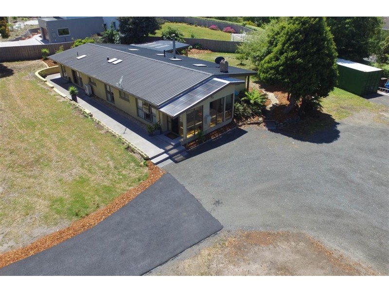 31 Burwood Drive, Blackmans Bay TAS 7052