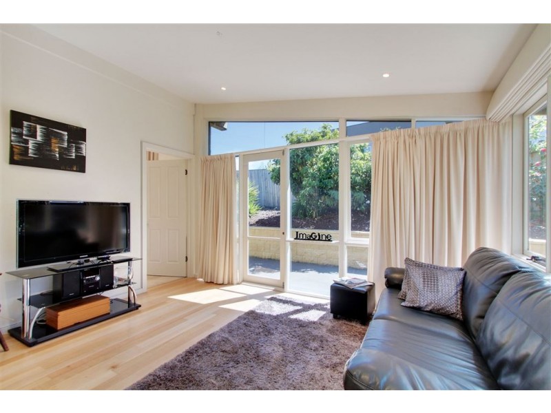 31 Burwood Drive, Blackmans Bay TAS 7052
