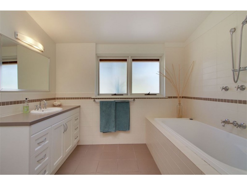 31 Burwood Drive, Blackmans Bay TAS 7052