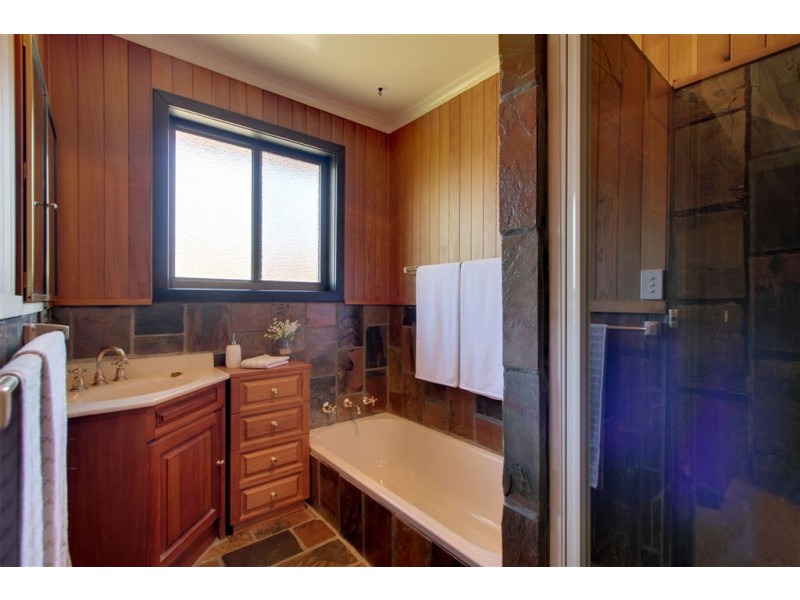 2 Mirramar Park, Blackmans Bay TAS 7052