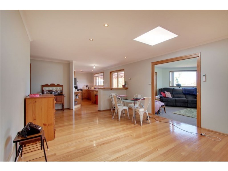7 Welcome Avenue, Kingston TAS 7050