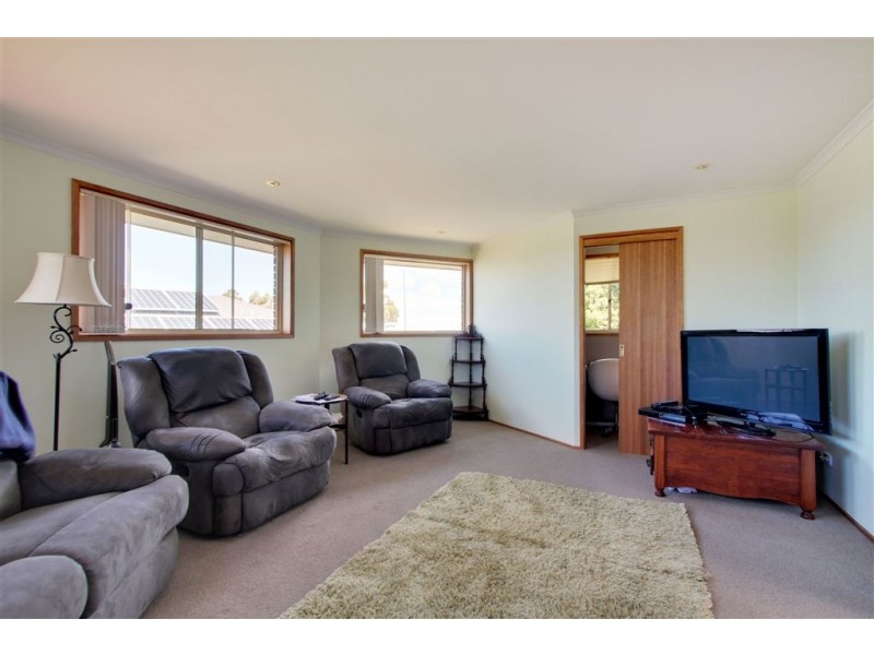 7 Welcome Avenue, Kingston TAS 7050