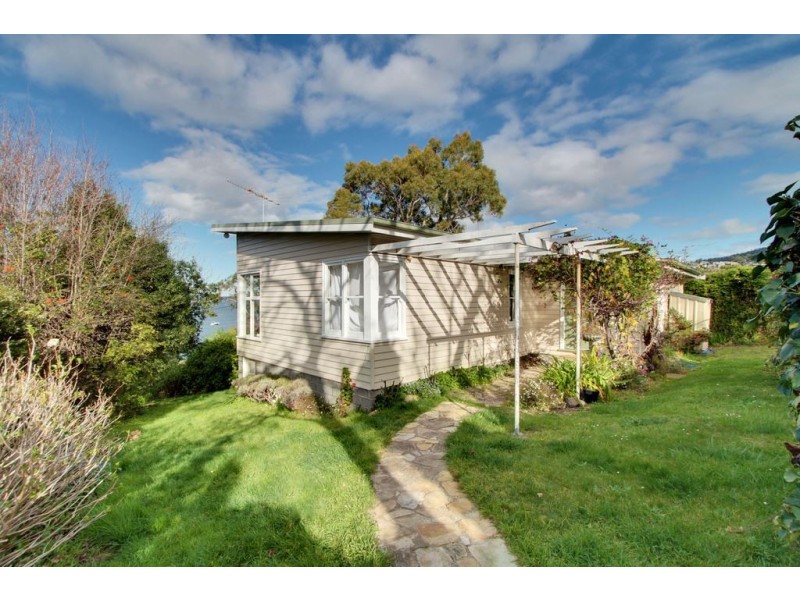 77 Wells Parade, Blackmans Bay TAS 7052