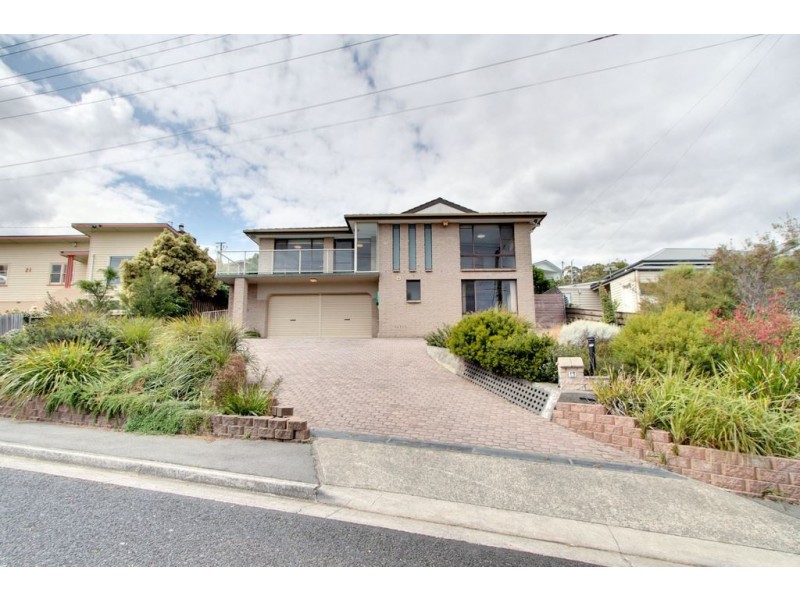 19 Corinna Road, Lindisfarne TAS 7015