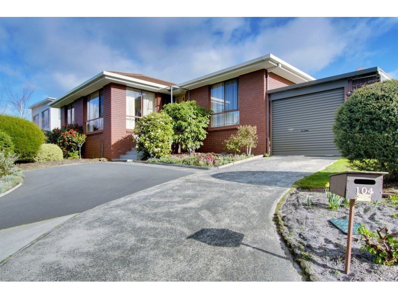 104 Crystal Downs Drive, Blackmans Bay TAS 7052