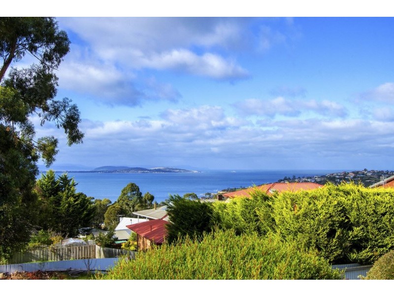 104 Crystal Downs Drive, Blackmans Bay TAS 7052
