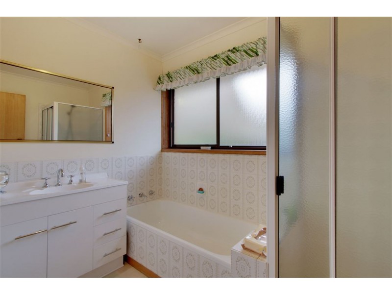 43 Tingira Road, Blackmans Bay TAS 7052