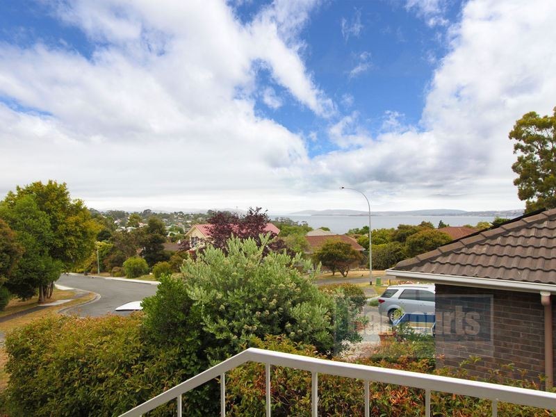 11 Amberley Court, Blackmans Bay TAS 7052