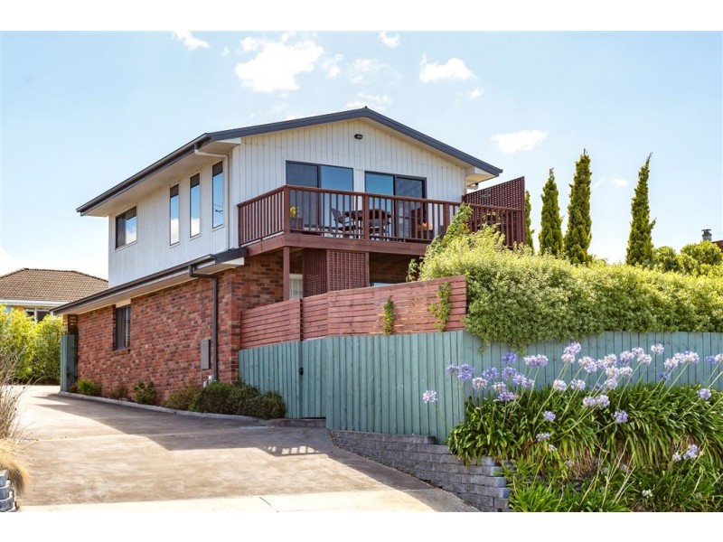 2/211 Roslyn Avenue, Blackmans Bay TAS 7052