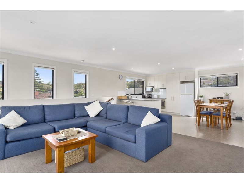 2/211 Roslyn Avenue, Blackmans Bay TAS 7052