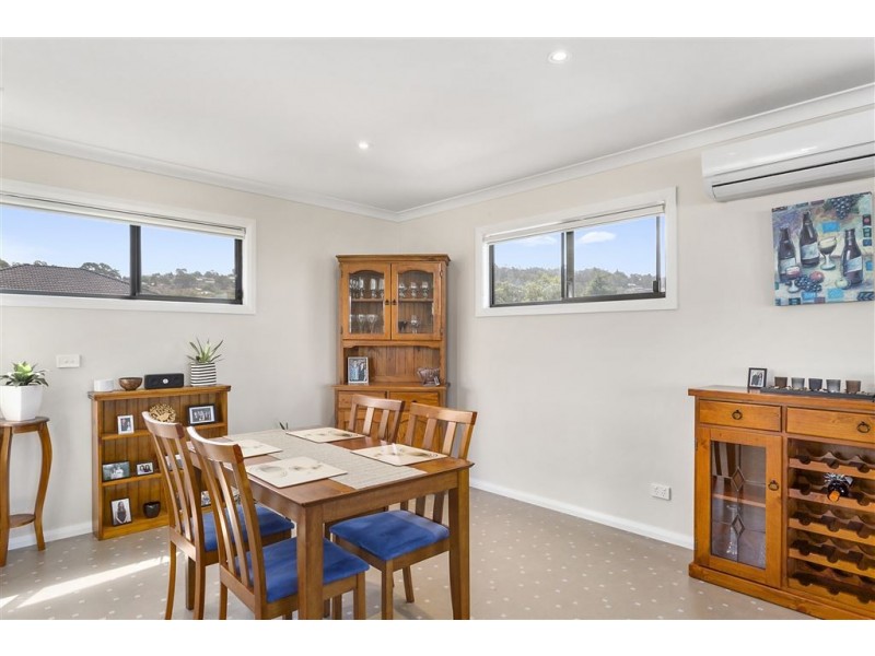 2/211 Roslyn Avenue, Blackmans Bay TAS 7052