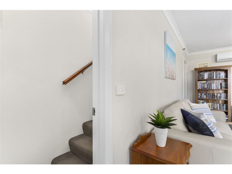 2/211 Roslyn Avenue, Blackmans Bay TAS 7052