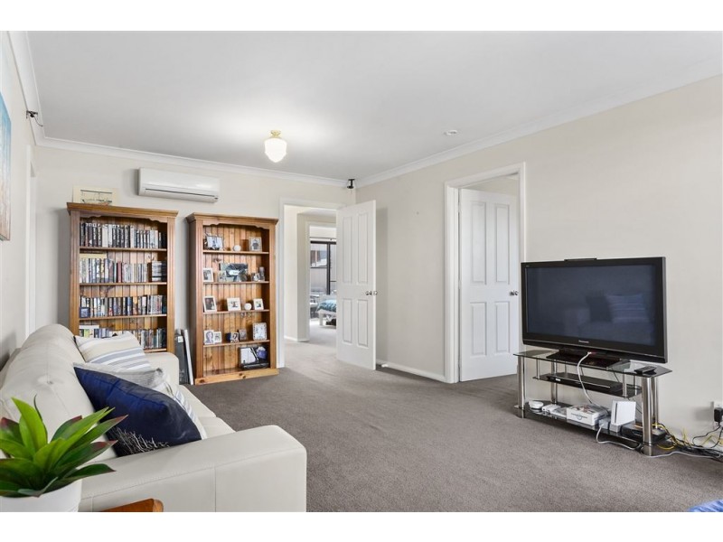 2/211 Roslyn Avenue, Blackmans Bay TAS 7052