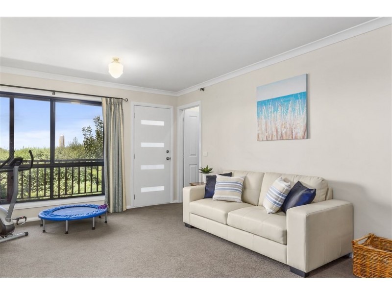 2/211 Roslyn Avenue, Blackmans Bay TAS 7052