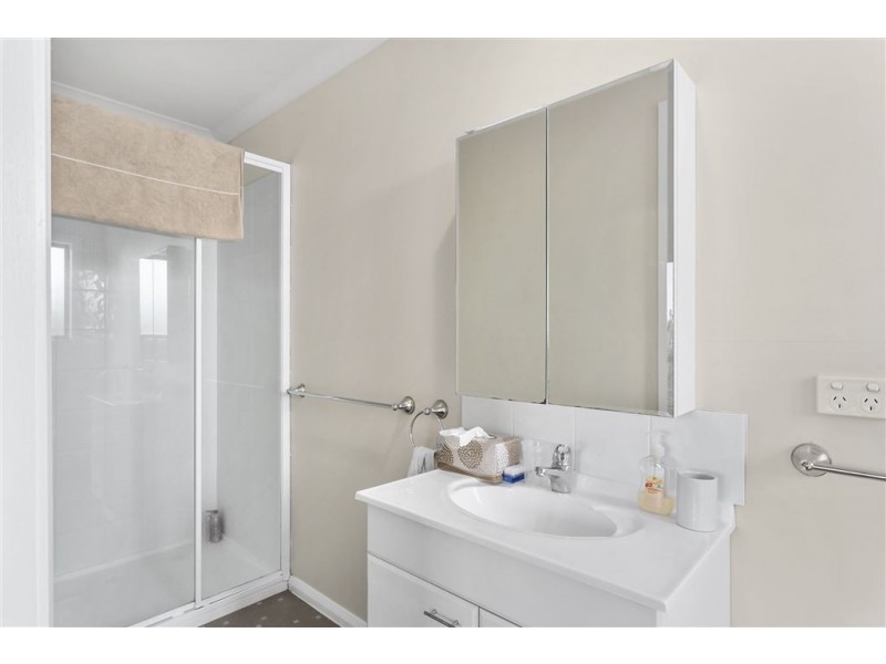 2/211 Roslyn Avenue, Blackmans Bay TAS 7052