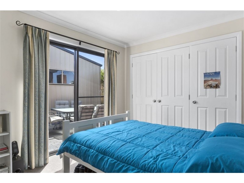 2/211 Roslyn Avenue, Blackmans Bay TAS 7052