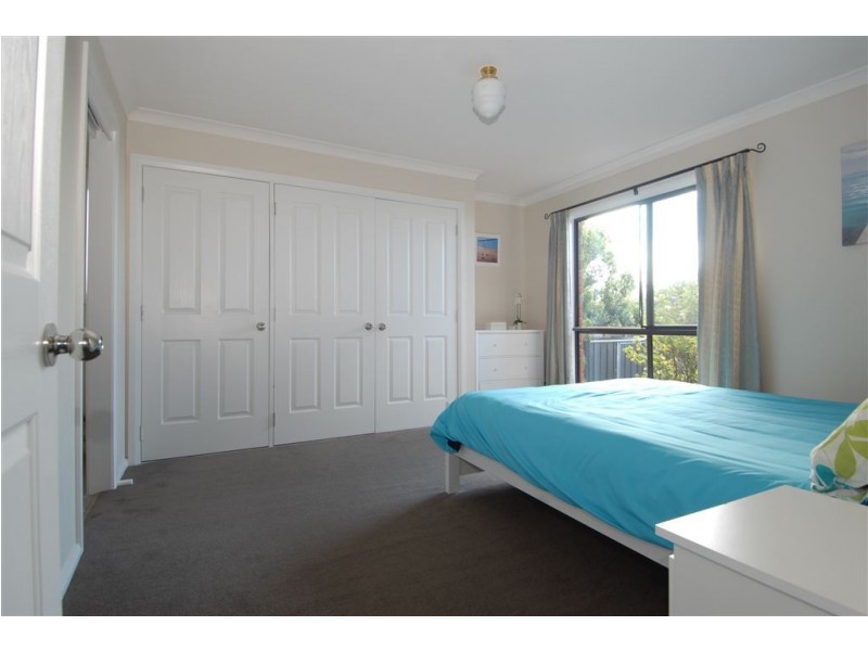 2/211 Roslyn Avenue, Blackmans Bay TAS 7052