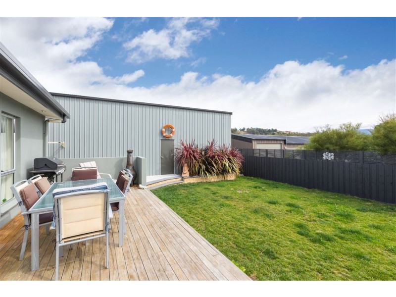 16 Staff Road, Electrona TAS 7054