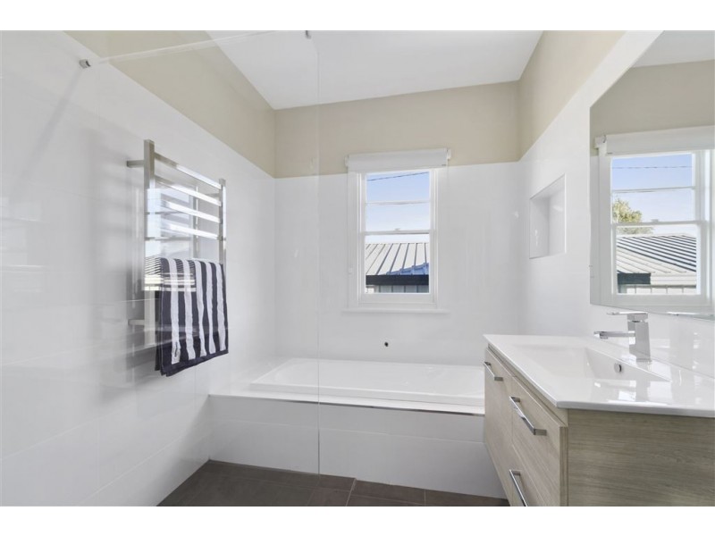 164 Roslyn Avenue, Blackmans Bay TAS 7052