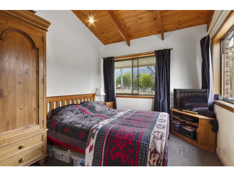9 Nala Road, Oyster Cove TAS 7150