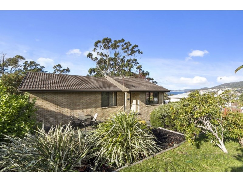 134 Roslyn Avenue, Blackmans Bay TAS 7052