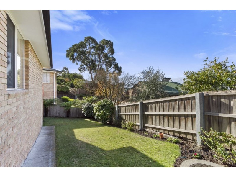 2/15 Windhaven Court, Blackmans Bay TAS 7052