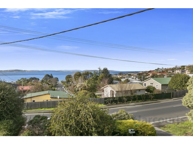 2/241A Roslyn Ave, Blackmans Bay TAS 7052
