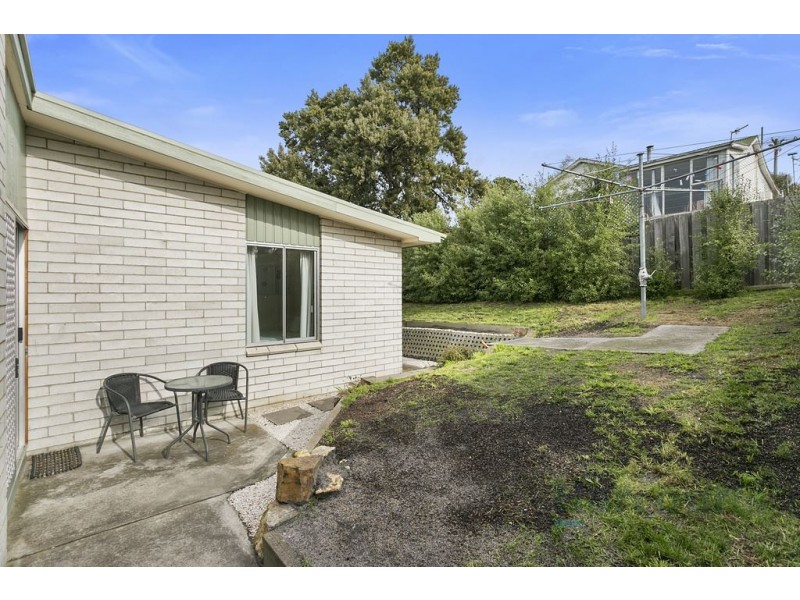 2/241A Roslyn Ave, Blackmans Bay TAS 7052
