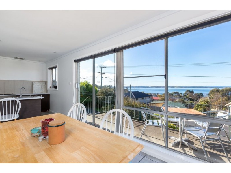 1/241A Roslyn Avenue, Blackmans Bay TAS 7052