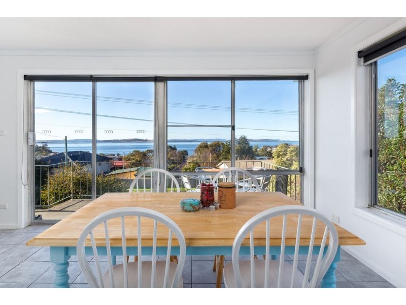 1/241A Roslyn Avenue, Blackmans Bay TAS 7052