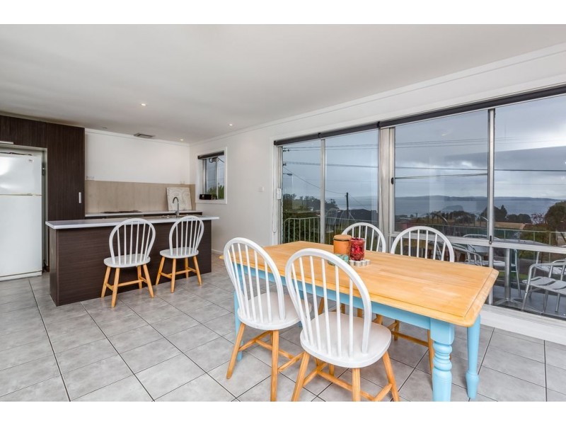 1/241A Roslyn Avenue, Blackmans Bay TAS 7052