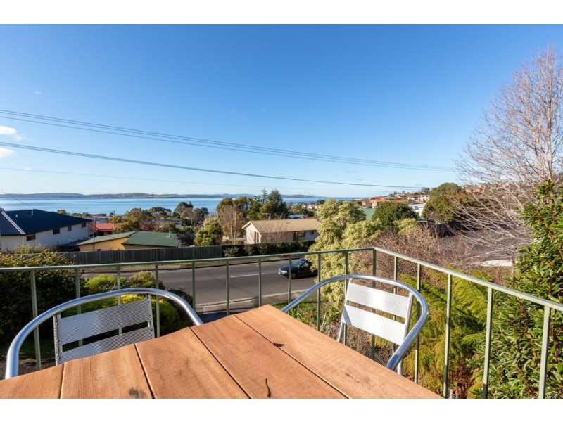 1/241A Roslyn Avenue, Blackmans Bay TAS 7052