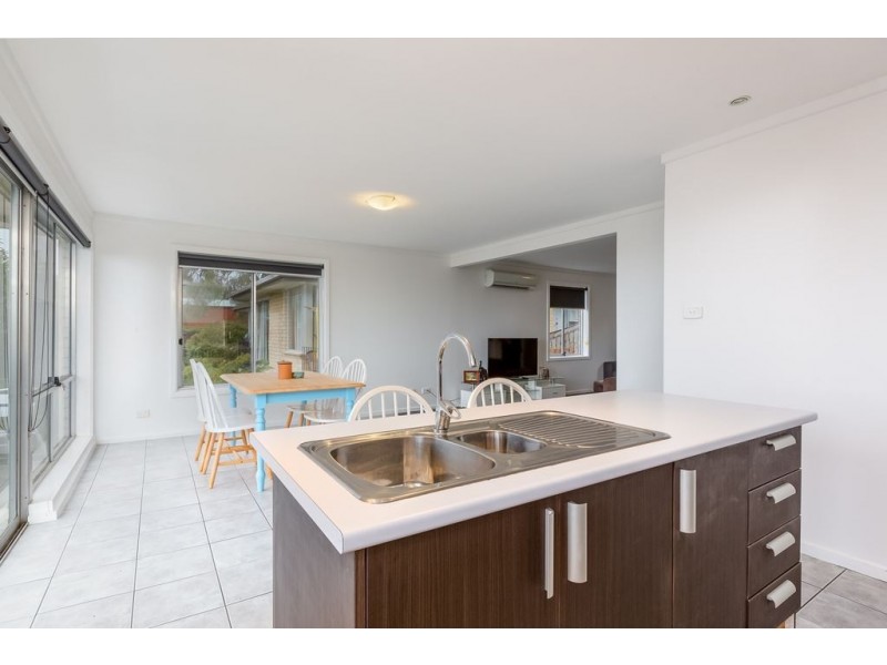 1/241A Roslyn Avenue, Blackmans Bay TAS 7052