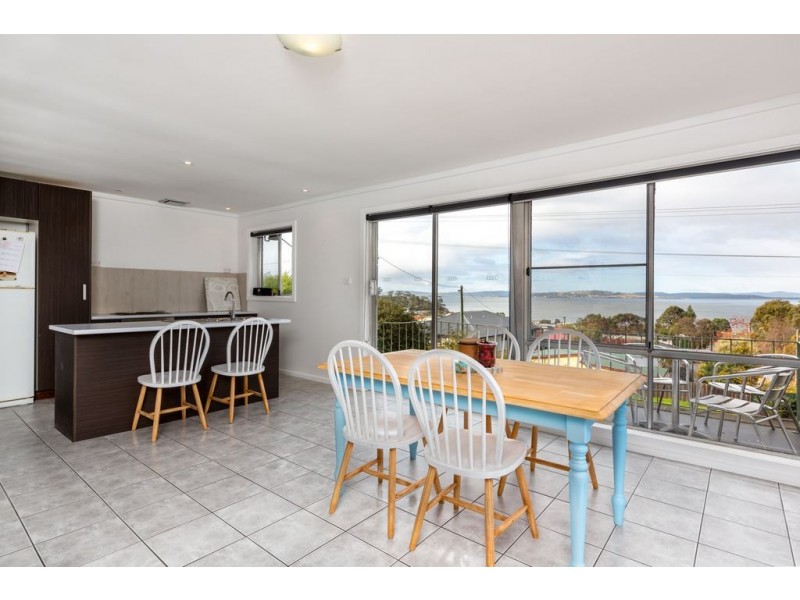 1/241A Roslyn Avenue, Blackmans Bay TAS 7052