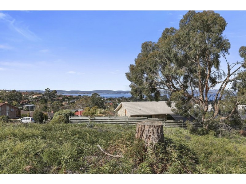 5 Amethyst Drive, Blackmans Bay TAS 7052