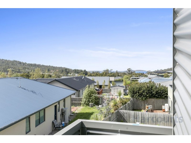 2/58 Malachi Drive, Kingston TAS 7050