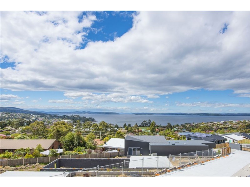 2 & 3/30 Caladium Place, Blackmans Bay TAS 7052