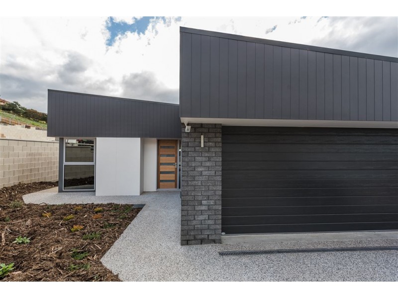 4/30 Caladium Place, Blackmans Bay TAS 7052