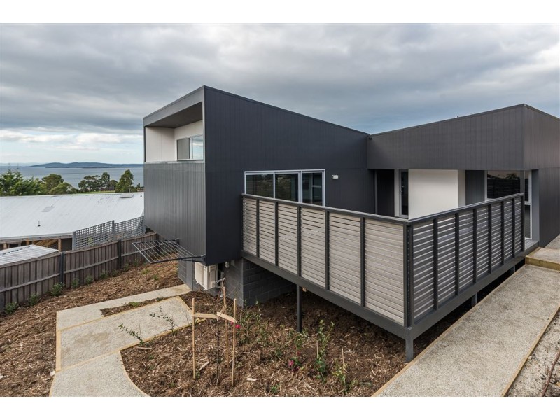 4/30 Caladium Place, Blackmans Bay TAS 7052