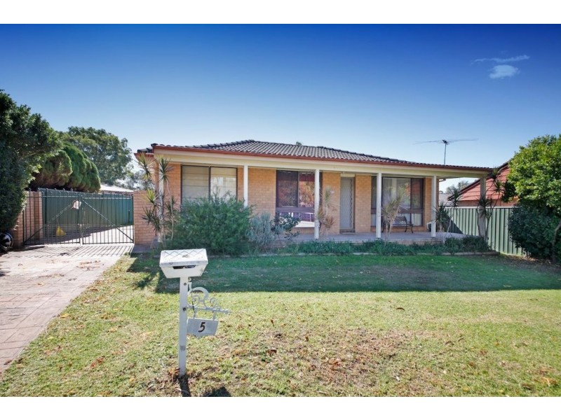 5 Chardonnay Avenue, Eschol Park NSW 2558