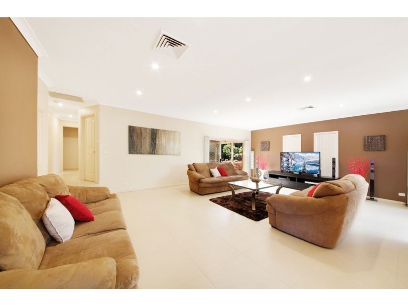25 Nepean Towers Avenue, Glen Alpine NSW 2560