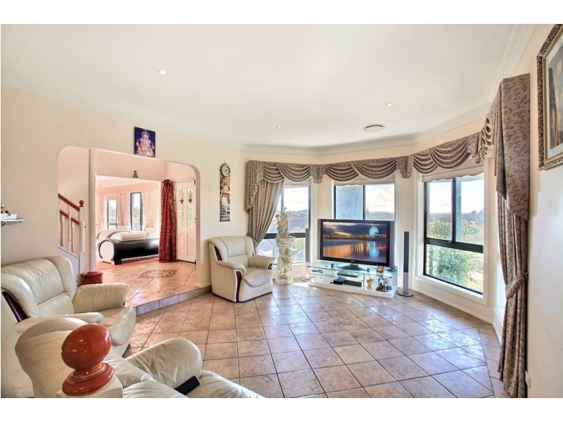 42 Nepean Towers Avenue, Glen Alpine NSW 2560