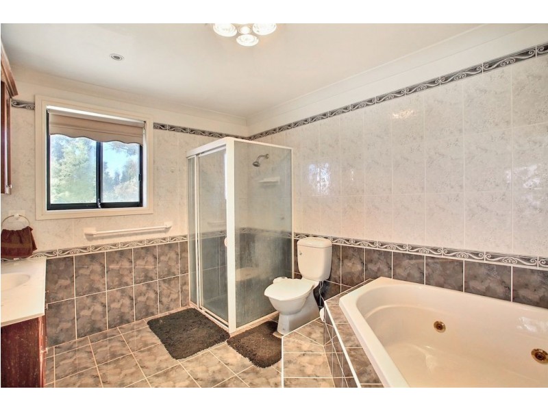 42 Nepean Towers Avenue, Glen Alpine NSW 2560