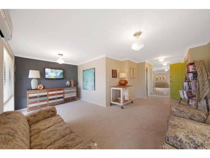 25 Brownlow Place, Ambarvale NSW 2560