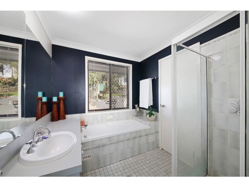 25 Brownlow Place, Ambarvale NSW 2560