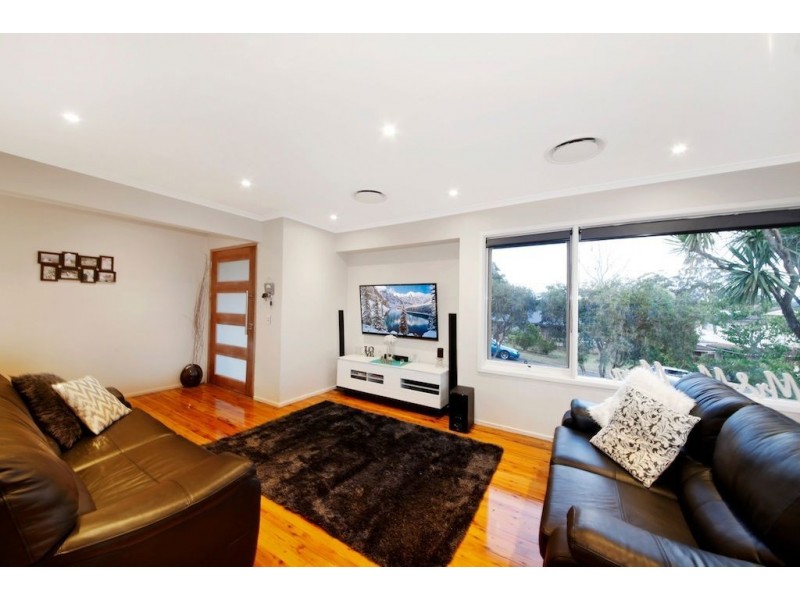 9 Aminya Crescent, Bradbury NSW 2560