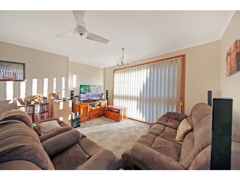 10 Emilia Close, Rosemeadow NSW 2560