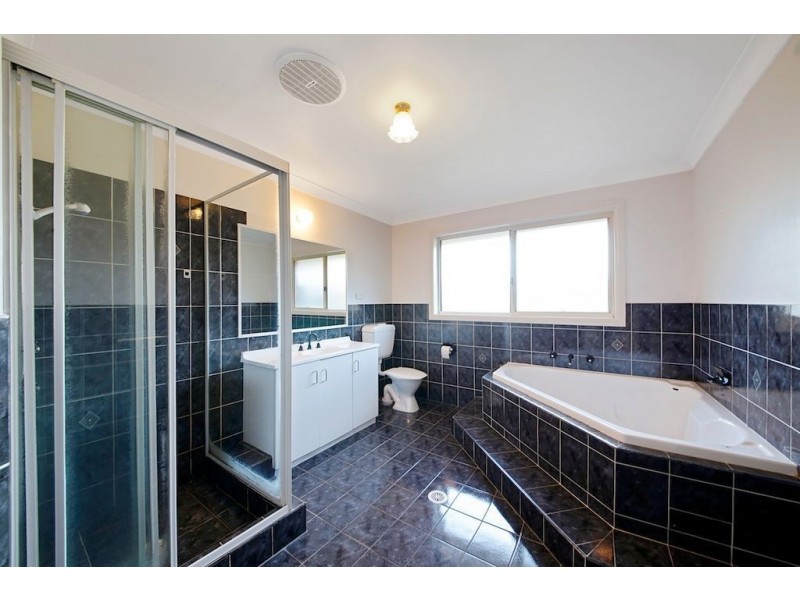 11 Narryna Place, Glen Alpine NSW 2560